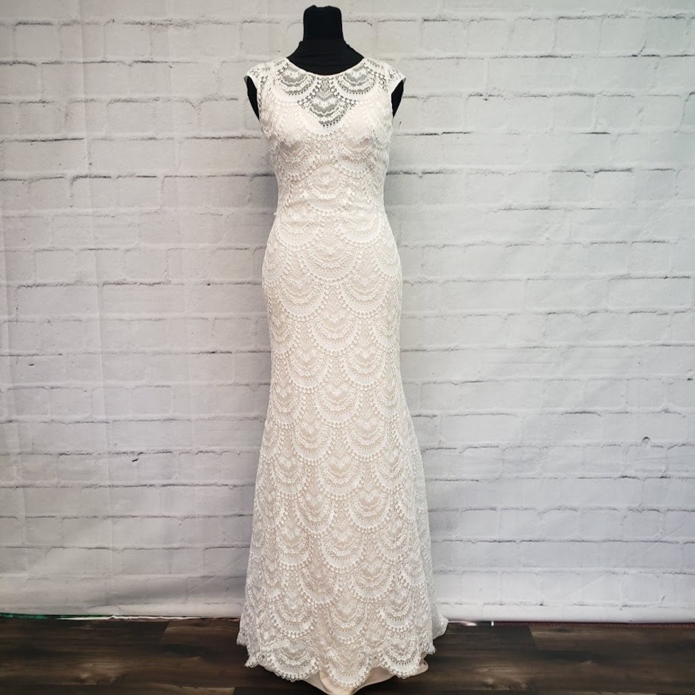 NWOT Designer Lace Wedding Gown - Picture 2 of 4